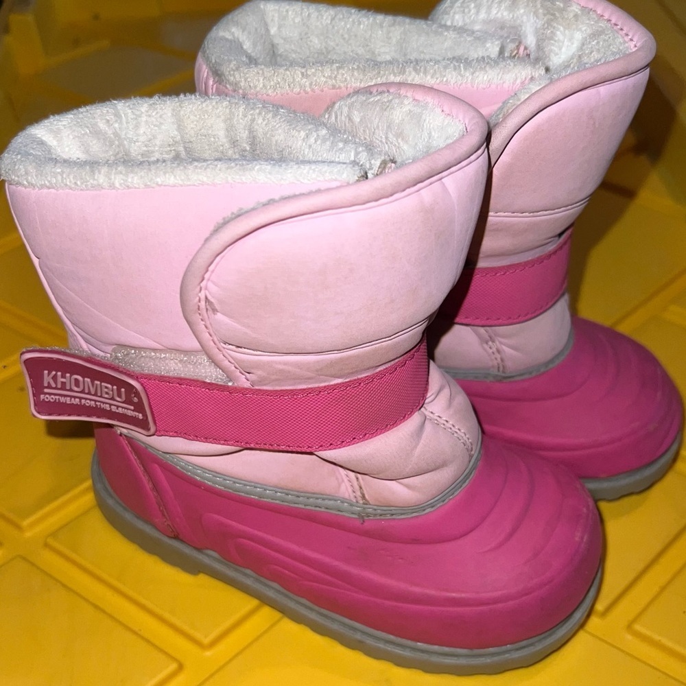 KHOMBU winter / snow boots for your little girl. Quality and good looks!